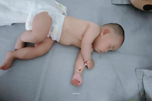 借卵生子咨询怎样教宝宝爬